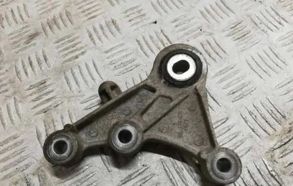 Opel Karl Engine mounting bracket 95174571 4571