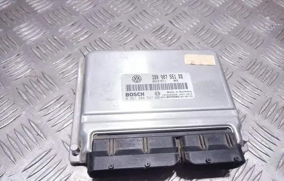 Volkswagen PASSAT B5.5 Engine control unit/module 3B0907551DD 0261208547