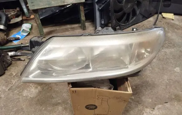 Renault Laguna II Headlight/headlamp 8200002845 89004687