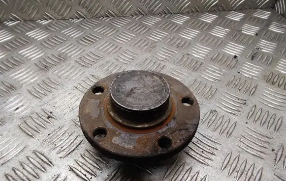 Rear wheel hub