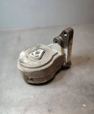 Engine mount bracket