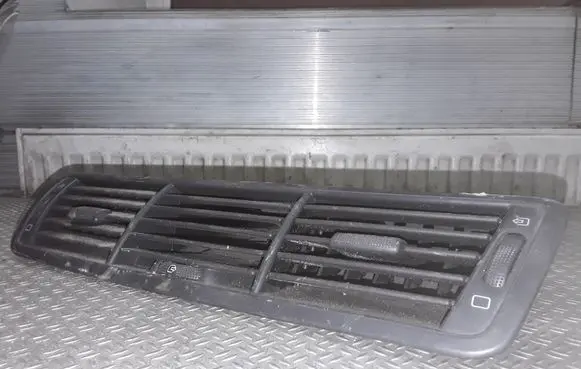 Peugeot 807 Dash center air vent grill