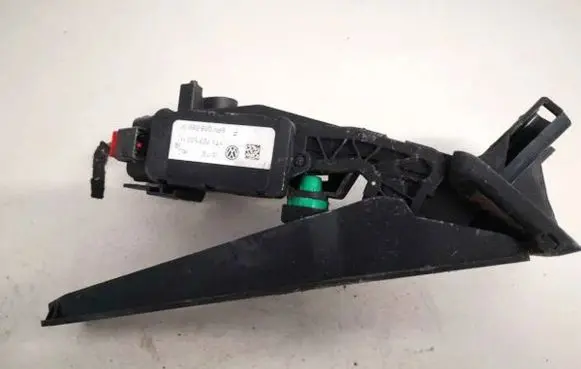 Volkswagen Touran I Accelerator throttle pedal 1T1723503H 6PV00868901