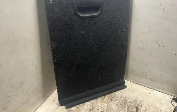 Trunk/boot side trim panel