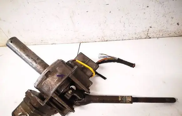 Opel Corsa D Power steering pump 55701302