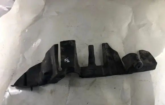 Chrysler Grand Voyager V Intercooler air guide/duct channel