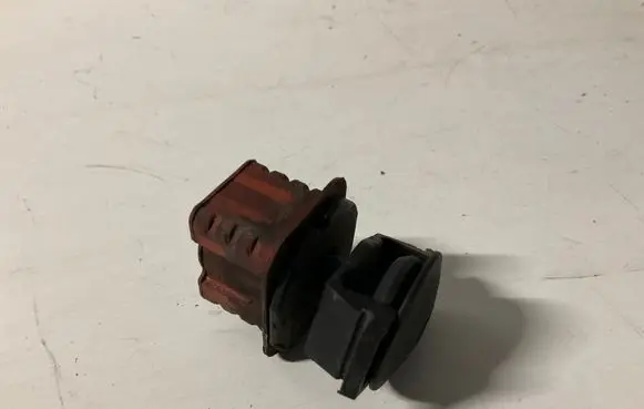 Mercedes-Benz CLS C219 Radiator mount bracket A0009912595