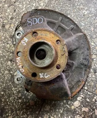 Volvo XC70 Front wheel hub
