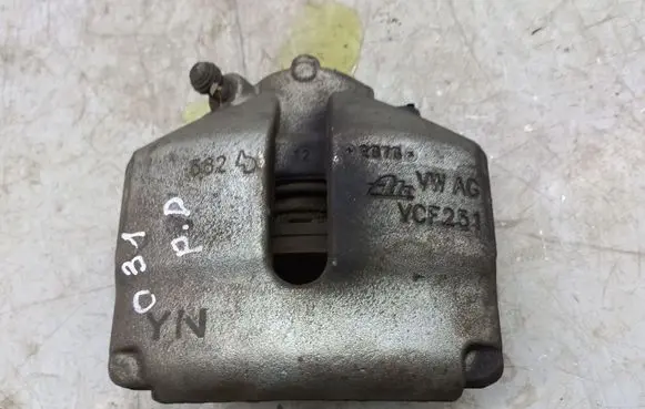 Volkswagen Jetta VI Front brake caliper