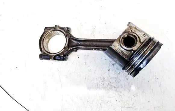 Nissan Almera Tino Piston with connecting rod