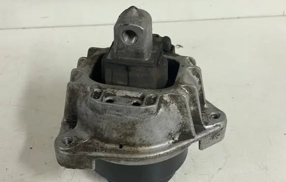 BMW 7 F01 F02 F03 F04 Engine mount bracket 2211677590602 6775906
