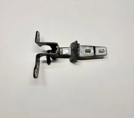 Tailgate/trunk/boot hinge