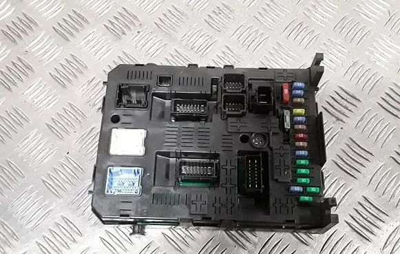 Citroen C5 Fuse module 9664059080