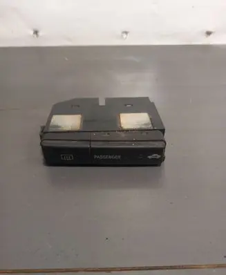 Opel Astra H Windscreen/window heater switch 8479005130C
