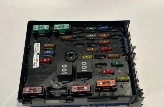 Volkswagen PASSAT B7 Fuse module 3C0937125A