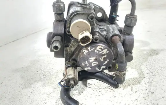 Toyota Avensis T250 Fuel injection high pressure pump 221000R020 HU2940000303