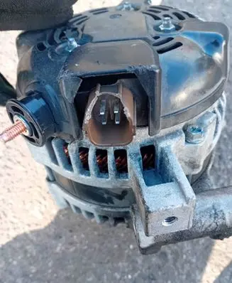 Toyota Avensis T270 Generator/alternator J5112146 2990027