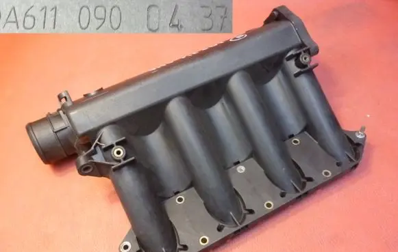 Mercedes-Benz Vito Viano W638 Intake manifold A6110900437