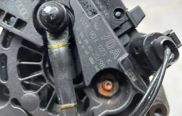Volkswagen Golf IV Generator/alternator 038903023K