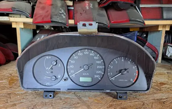 Mazda 626 Speedometer (instrument cluster) FDGE6VD GE6VD