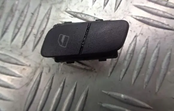 Volkswagen Polo IV 9N3 Quarter vent window switch 