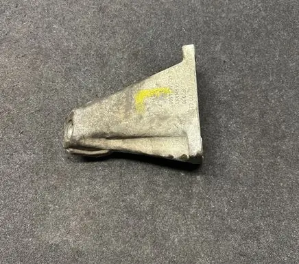 BMW 5 F10 F11 Engine mounting bracket 6777621