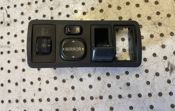 Toyota Corolla E120 E130 Wing mirror switch