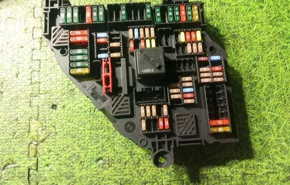 BMW 5 F10 F11 Fuse module 9252812