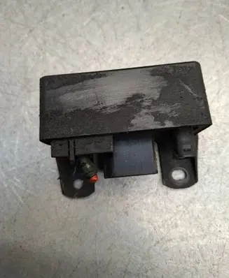 Mercedes-Benz E W211 Glow plug pre-heat relay 
