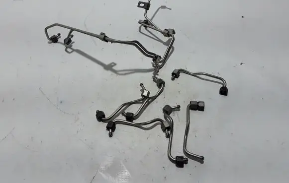 Land Rover Range Rover L405 Fuel injector supply line/pipe K6D39F911AB