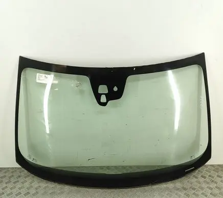 Volvo V70 Front windscreen/windshield window 31402734