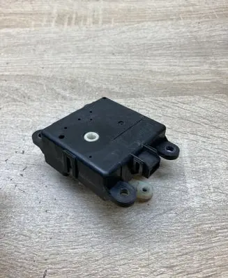 Nissan X-Trail T30 Air flap motor/actuator 3J11030840