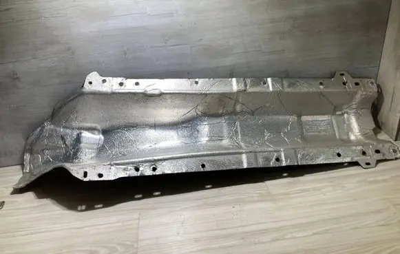 Nissan Juke II F16 Exhaust heat shield 747511054R