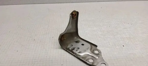 Toyota Verso Fender mounting bracket