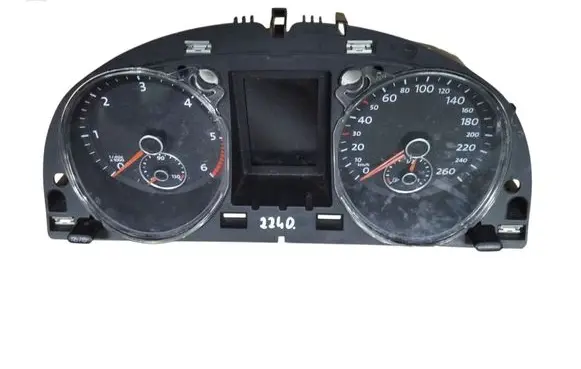 Volkswagen PASSAT B7 Speedometer (instrument cluster) 3AA920870J