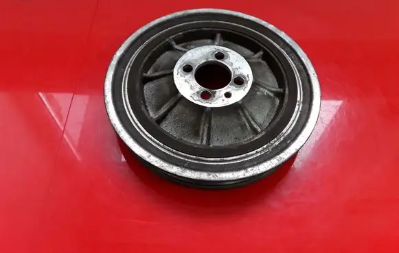 Opel Zafira C Crankshaft pulley 55586935 B0449