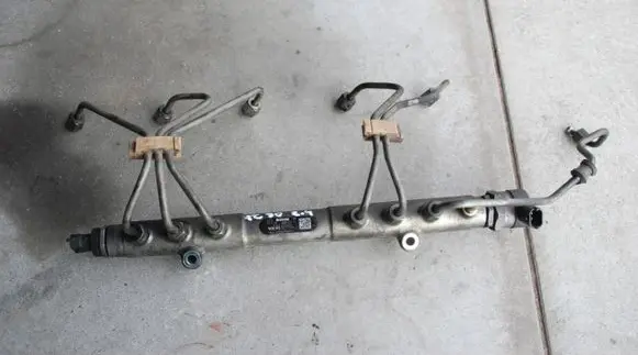 Volvo XC90 Fuel main line pipe 185KM