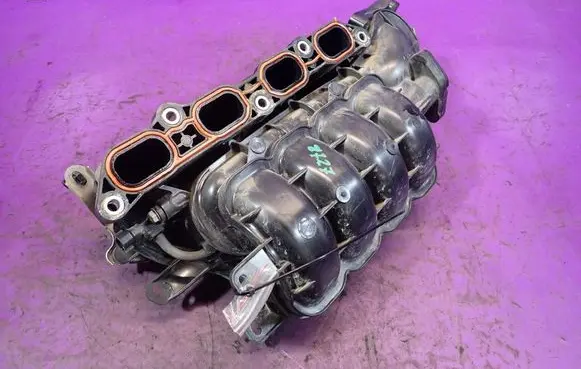 Toyota Yaris Intake manifold