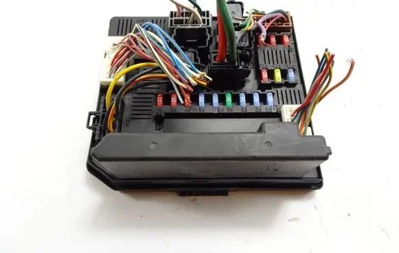 Nissan Qashqai Fuse module 284b7jd02c