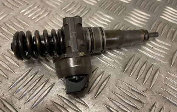 Seat Alhambra (Mk2) Fuel injector D38130073BR
