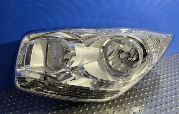 KIA Venga Headlight/headlamp 921011P000