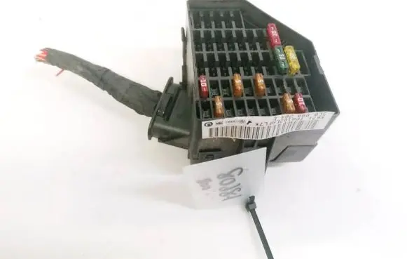 Volkswagen PASSAT B6 Fuse box set 3C0880204E