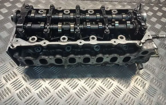 Toyota Avensis T250 Engine head E1CDC90