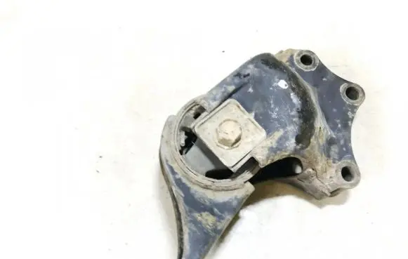 Mazda 323 Engine mount bracket