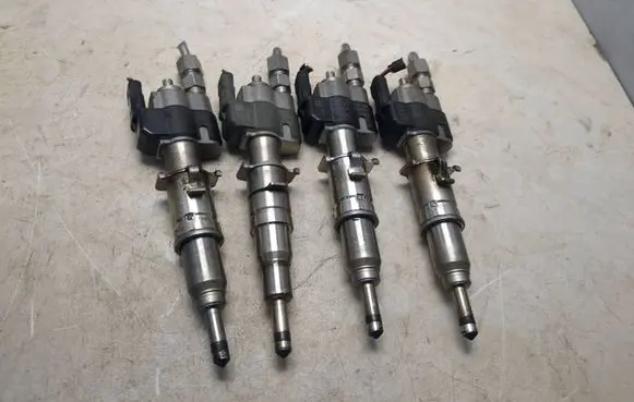 BMW 3 E92 E93 Fuel injectors set 7565137 10181010