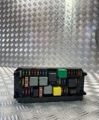 Mercedes-Benz E W212 Fuse box set A2129005111