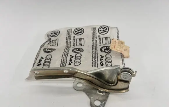 Volkswagen Fox Engine bonnet/hood hinges 5Z0823302A 5Z0823302C 5Z0823302E