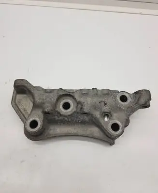 Peugeot 208 Engine mounting bracket 9811186980