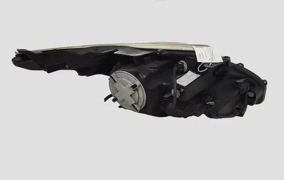 Toyota Avensis T270 Headlight/headlamp 05101110 13218
