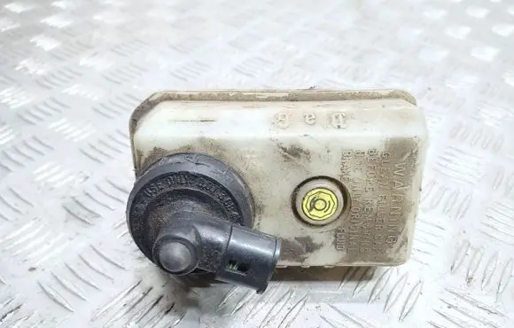 Brake fluid reservoir